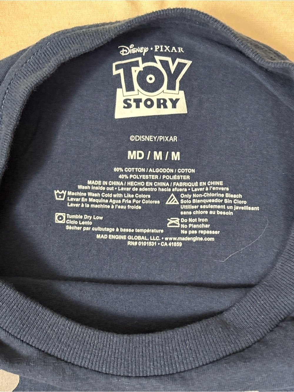 🎉(Men’s Medium) Disney Pixar Toy Story Pizza Planet Long Sleeve Graphic Tee - Picture 4 of 4